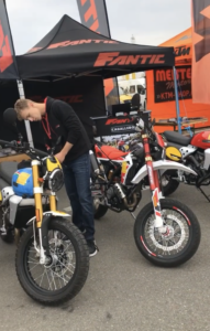 werkstatt motorrad alle marken aprilia bmw ducati honda fantic lambretta yamaha suzuki kawasaki triumph norton wartung service verkauf umbauten custom handmade blechformen fertigung kultur occasion neu gebraucht test day