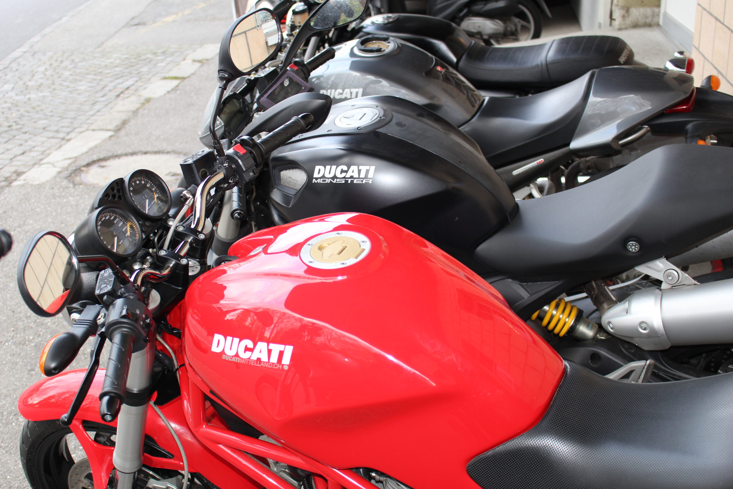 ducati italienisch motorräder wartung service verkauf alle marken moto guzzi italien track & street corner