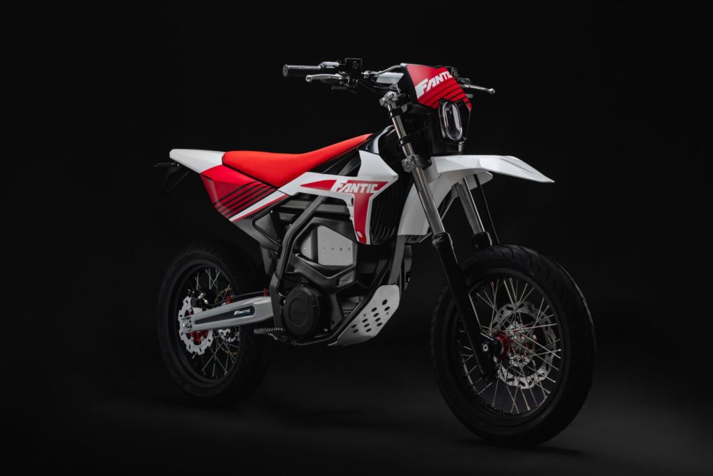 fantic-motard-ev-trackandstreetcorner